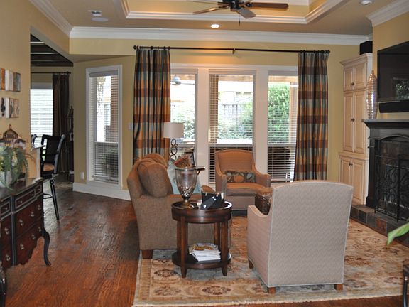 4th image of 2106 Holly Hill Dr