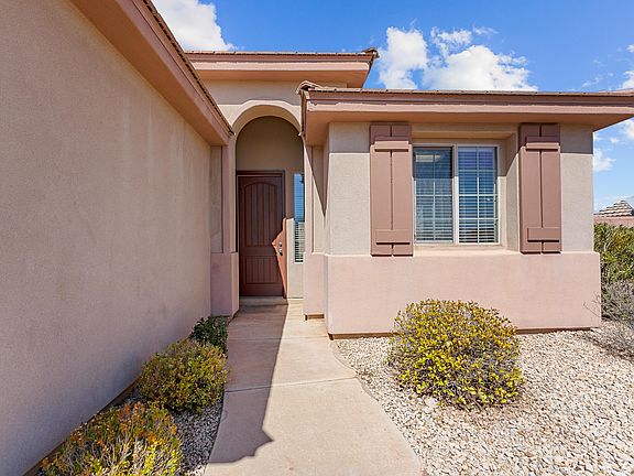 4th image of 2929 E Blackstone Cir