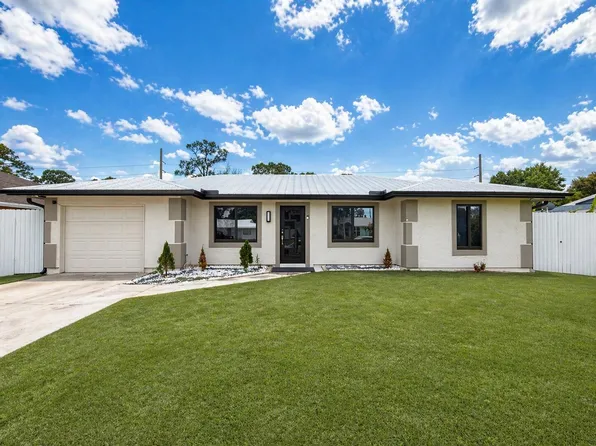 568 SE Chapman Avenue, Port St Lucie, FL 34984