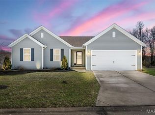 36 Hunters Pointe Dr, Winfield, MO 63389