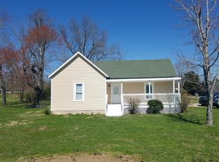 2715 Stuart St, Burns, TN 37029