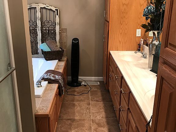 Master bathroom 