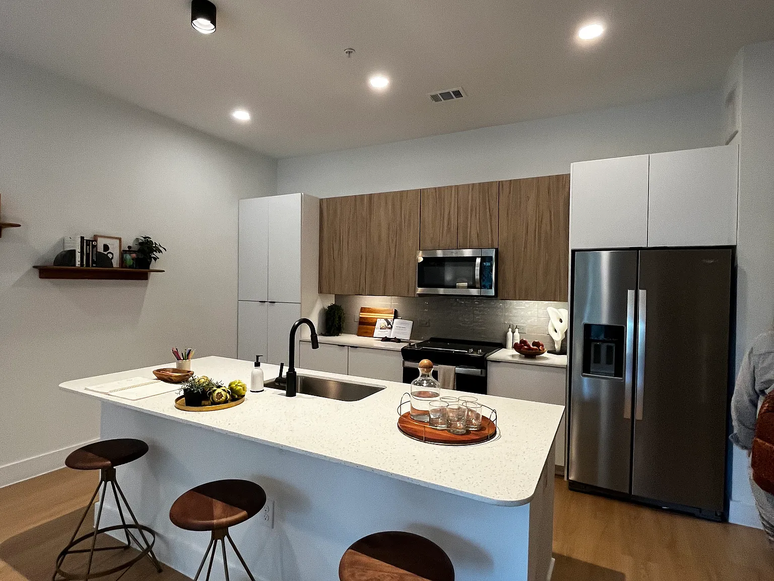 1 bed, 691 sqft, $1,809 — Photo 1