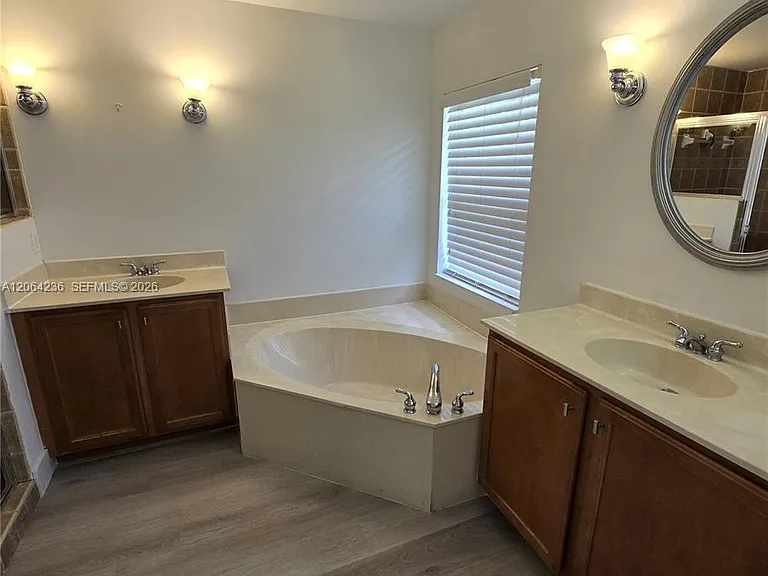331 River Bluff Ln — Photo 8