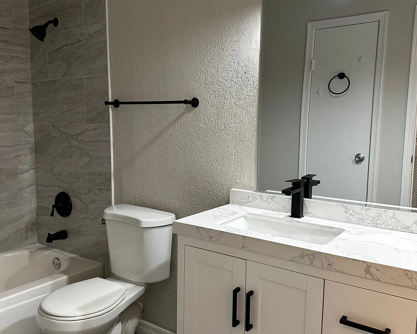Spacious 2BR Condo in Prime Coral Springs Location — Photo 1