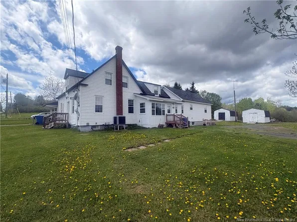 2 James Savage Rd #2, Newcastle, NB E1V 7G5