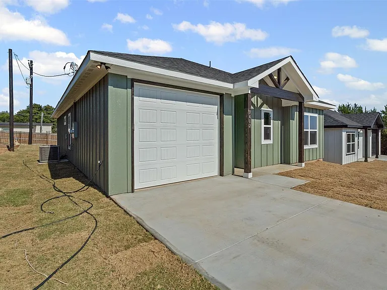 3402 Hilltop Rd — Photo 3