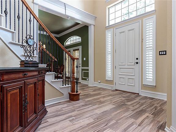 5th image of 2304 Idlewild Dr