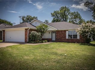 806 Marcus St, Bentonville, AR 72712