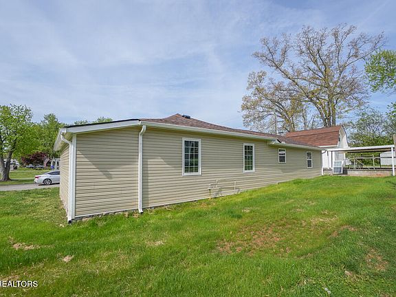 5th image of 863 Cedar St