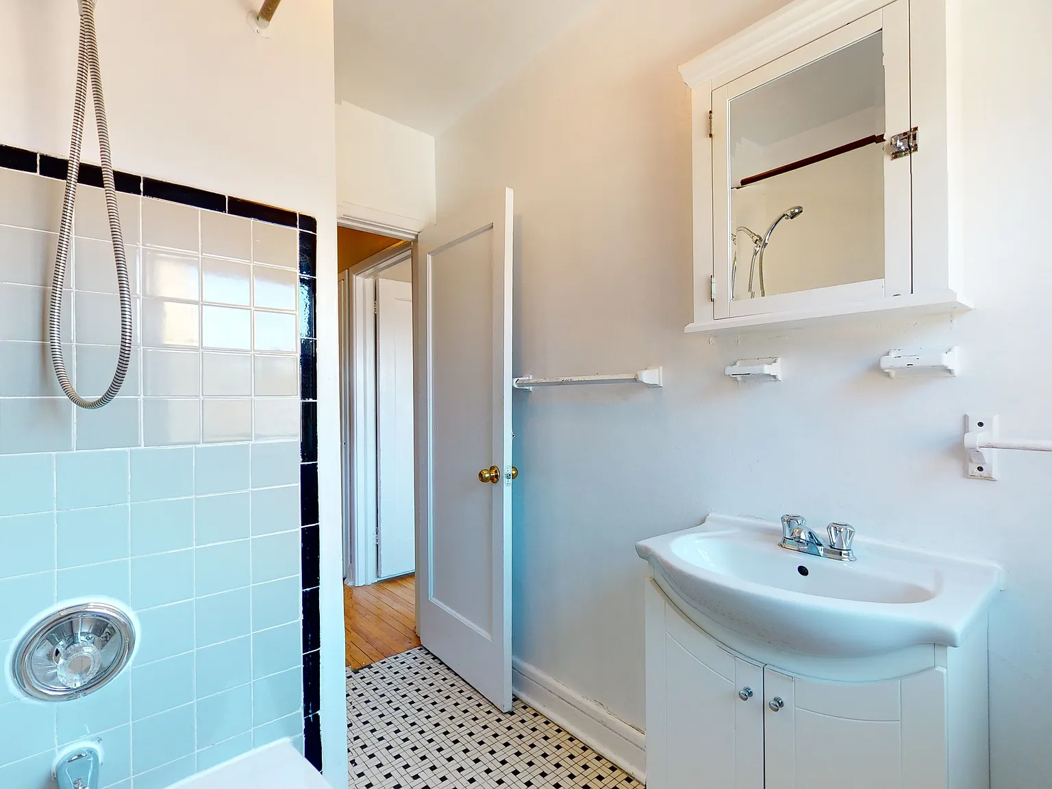 240 Osgoode Street — Photo 4