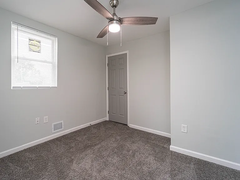 8033 Edgewater Ave — Photo 30