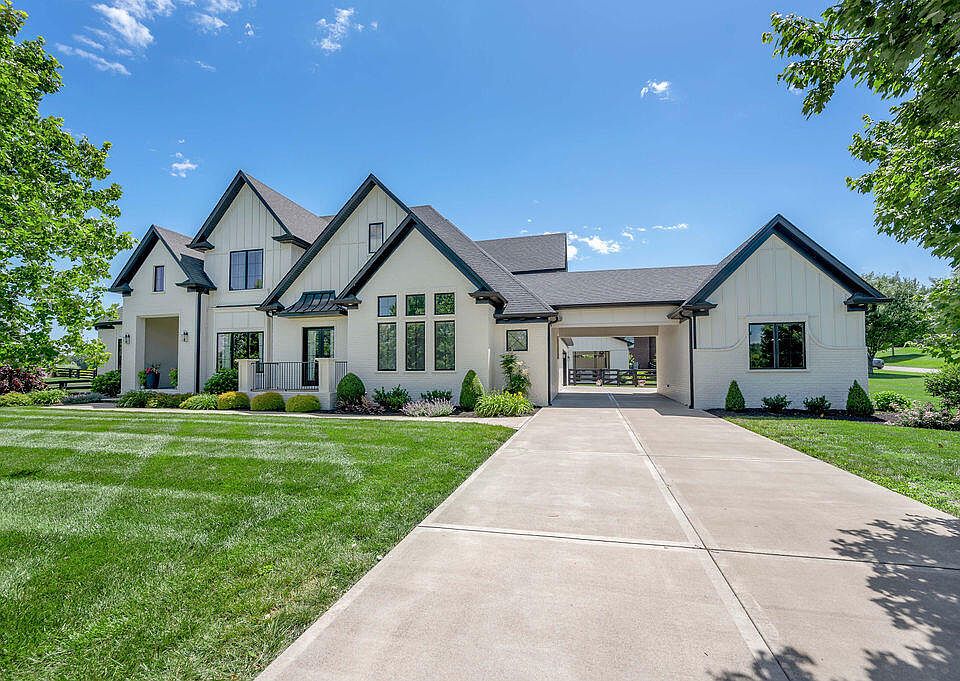 1st image of 127 Meadow Ridge Dr