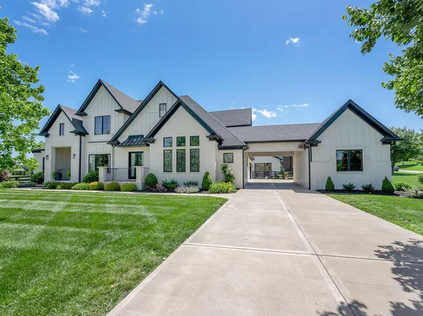 127 Meadow Ridge Dr, Nicholasville, KY 40356