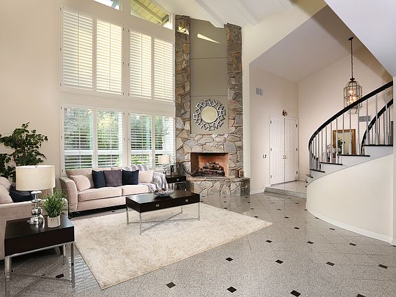 3rd image of 2515 Flintridge Dr