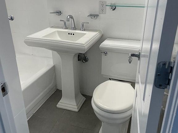 5th image of 330 E 35th St APT 24