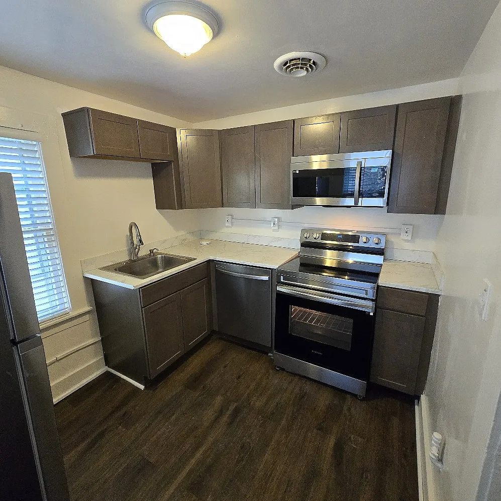 Desirable One-Bedroom Apartment in Prime Location! — Photo 2