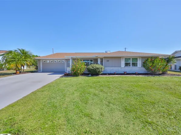 607 Fox Hills Dr, Sun City Center, FL 33573