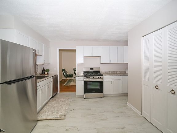 5th image of 25701 Briardale Ave
