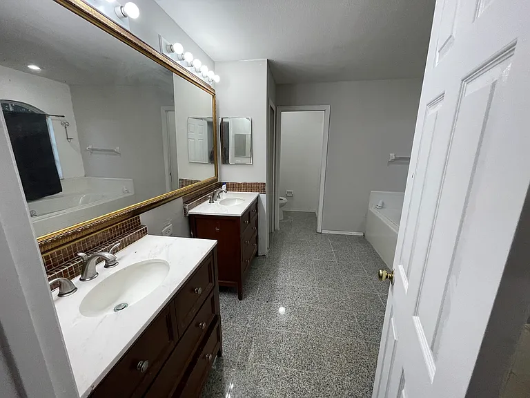 Bridgeview Cir — Photo 37