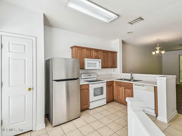 3491 Lone Tree Ln — Photo 7
