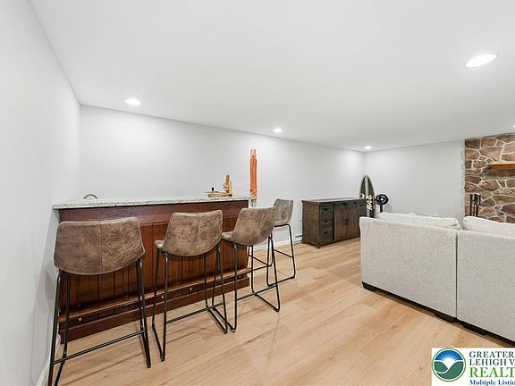 4th image of 754 Harrison Ave