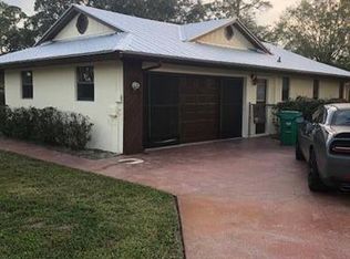 1098 SE Damask Ave, Port Saint Lucie, FL 34983