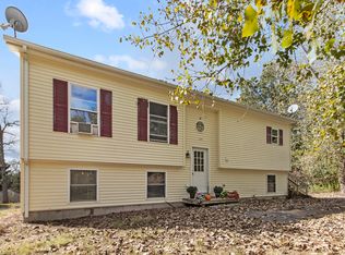 124 Clark Gates Rd E, Moodus, CT 06469