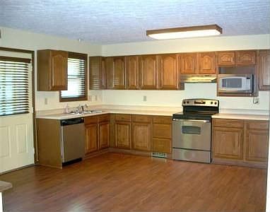 3rd image of 2323 Stoneybrook Ln