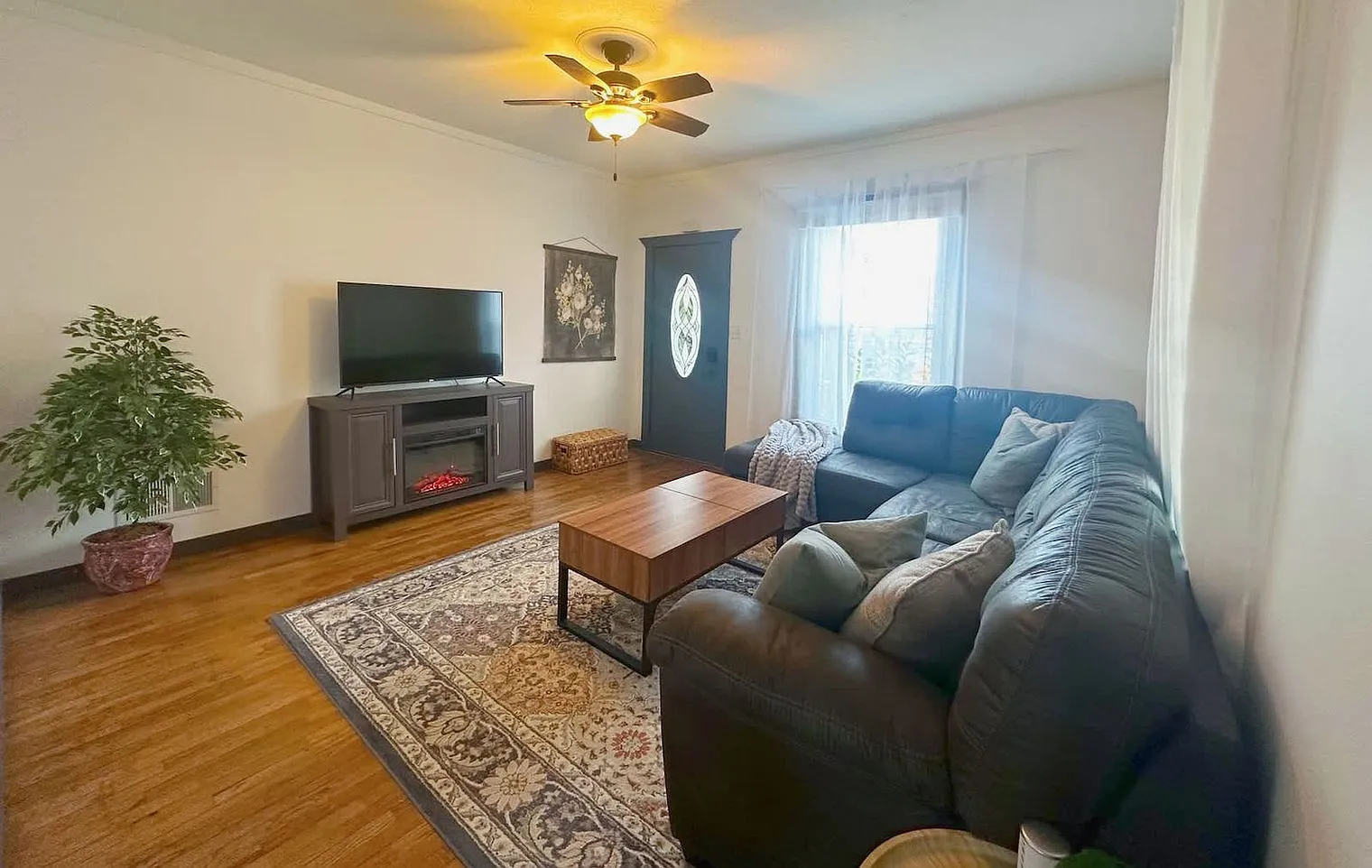 2 bed, 1.0 bath, 775 sqft, $2,552 — Photo 1