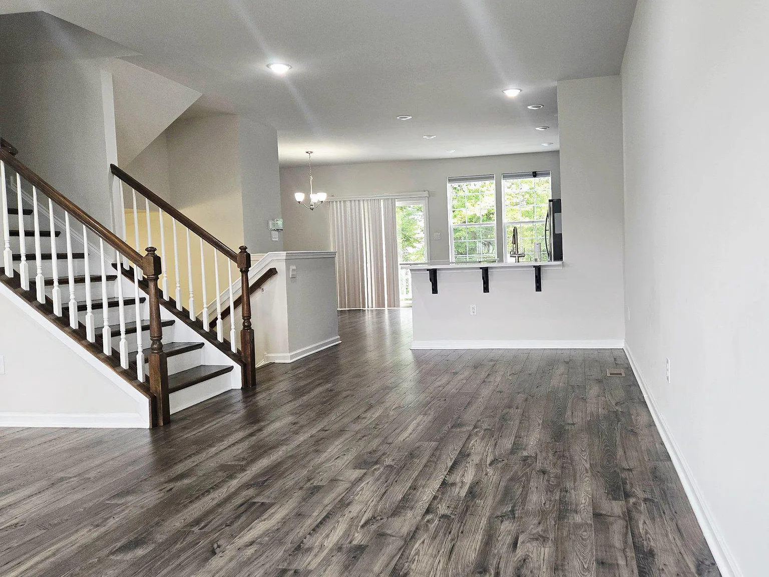 3 bed, 2.5 bath, 2264 sqft, $3,950 — Photo 4