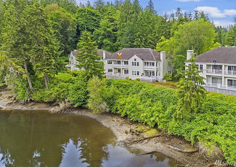 You will feel like you are on vacation every day! Welcome to this gorgeous second-floor condo, all on one level, and overlooking picturesque Port Ludlow Bay!