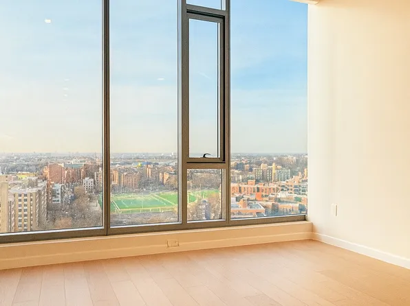 35-32 Leavitt Street image 5 of 10