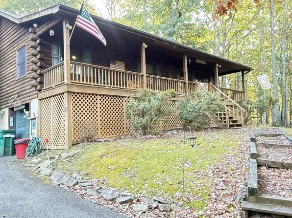 2119 Meadowlark Cir, Bushkill, PA 18324