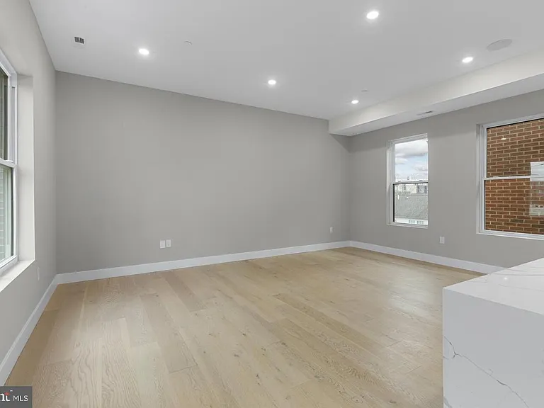 1343 Fitzwater St #302 — Photo 14