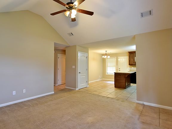 4th image of 176 Bradford Cir