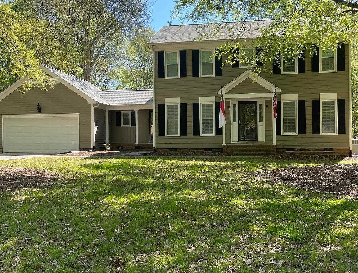 4 bed, 2.5 bath, 2200 sqft, $2,200 — Photo 1