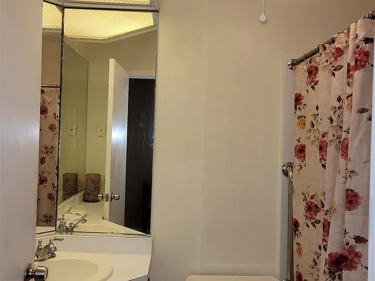 224 W Garden St #137 — Photo 8