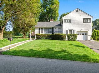 25 Old Knollwood Rd, Elmsford, NY 10523