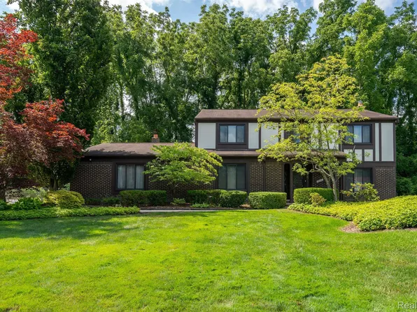 35241 Quaker Way, Farmington Hills, MI 48331