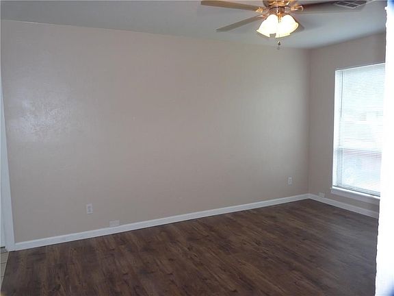 4th image of 213 S Meadow Ln