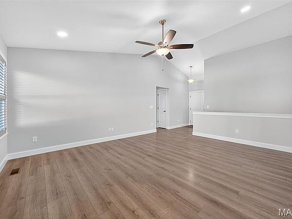 4th image of 105 Austin Oaks Dr
