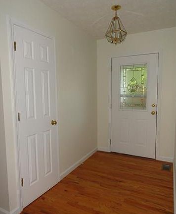 4th image of 57 Ashley Hill Ln