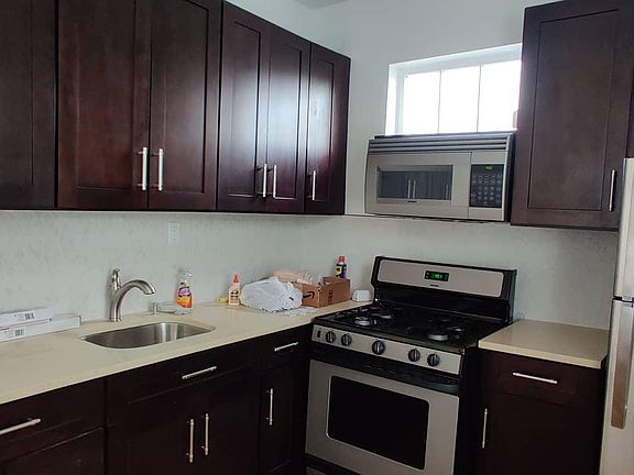 3rd image of 2927 Colden Ave Floor 2
