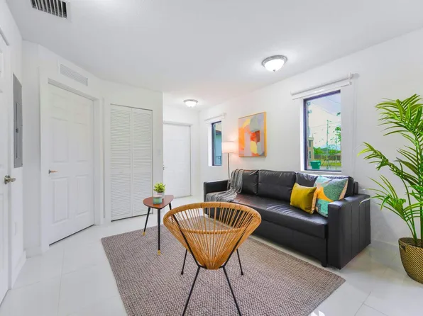 2241 NW 50th St, Miami, FL