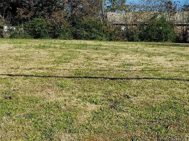 2nd image of 605 Winchester Ave