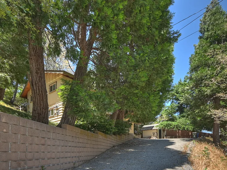 24581 Horst Dr — Photo 45