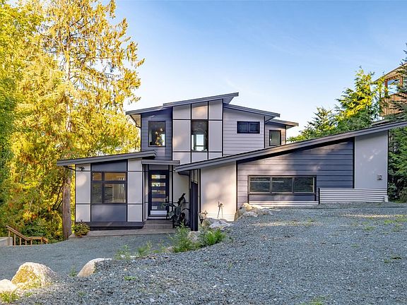 2nd image of 10333 Chemainus Rd