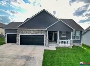 1011 N 105th St, Lincoln, NE 68527