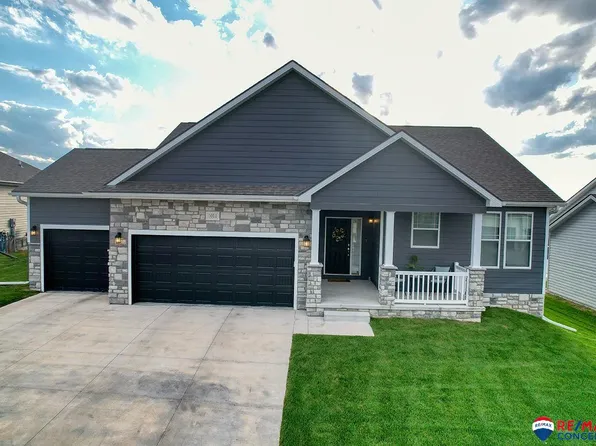 1011 N 105th St, Lincoln, NE 68527